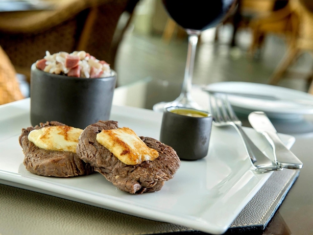 Imagen del bar/restaurante del Hotel Mar Conventions. Foto 2