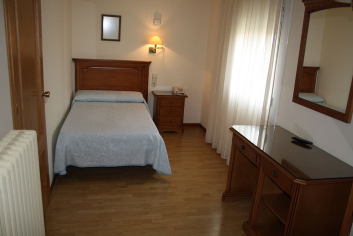 Imagen de la habitación del Hotel Mar De Aragón. Foto 13