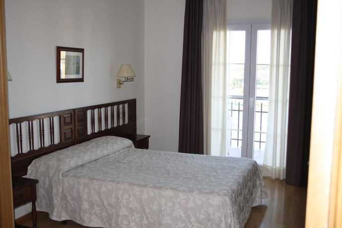 Imagen de la habitación del Hotel Mar De Aragón. Foto 14