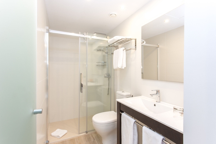 Imagen de la habitación del Hotel Mar Hotels Alcanada. Foto 8