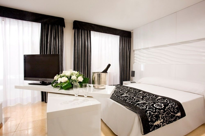 Imagen de la habitación del Hotel Mar Hotels Playa De Muro Suites - All Inclusive. Foto 5