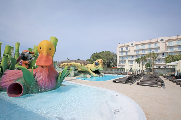 Imagen de la piscina del Hotel Mar Hotels Playa De Muro Suites - All Inclusive. Foto 13