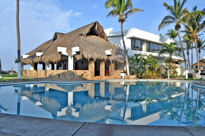 Imagen de la piscina del Hotel Mar Paraiso Queen. Foto 18