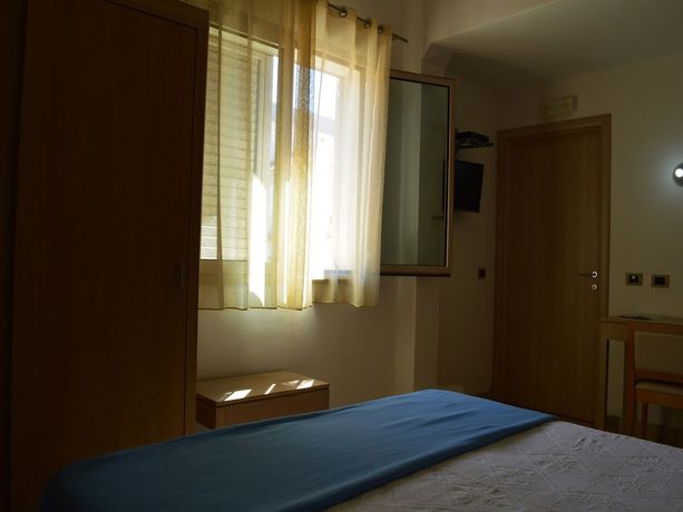 Imagen de la habitación del Hotel Mar and Sol. Foto 6