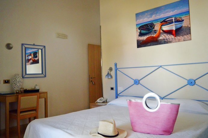 Imagen de la habitación del Hotel Mar and Sol. Foto 15