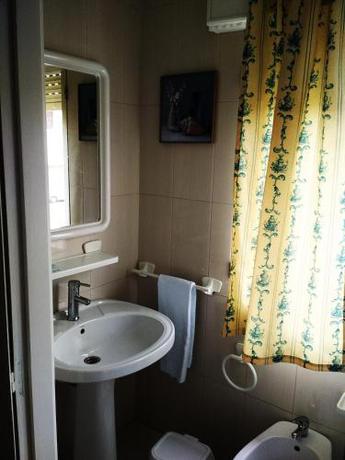 Imagen de la habitación del Hotel Mar de Rosas. Foto 5