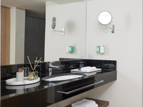 Imagen de la habitación del Hotel MarBella, Mar-Bella Collection, Episkopiana. Foto 18