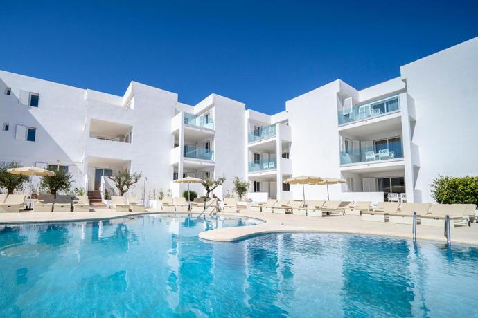 Imagen de la piscina del Hotel MarSenses Ferrera Blanca Family. Foto 17