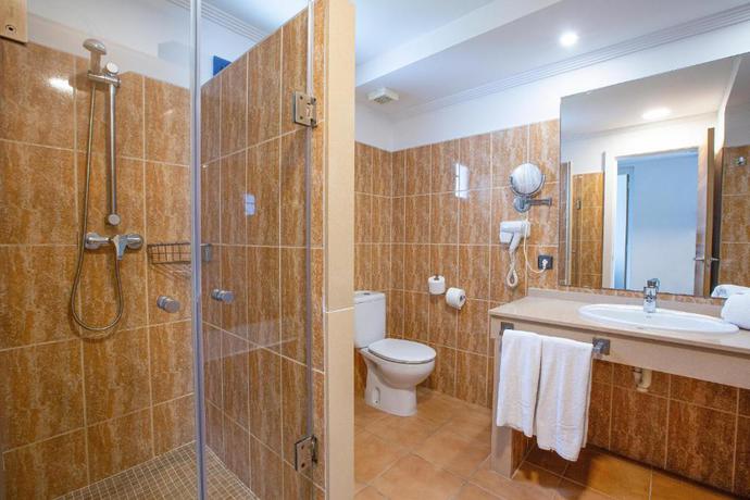 Imagen de la habitación del Hotel MarSenses Paradise Club. Foto 5