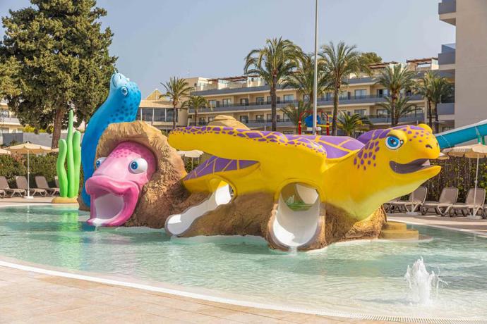 Imagen de la piscina del Hotel MarSenses Rosa del Mar. Foto 17