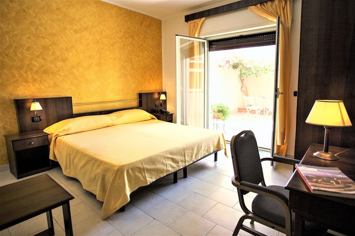 Imagen de la habitación del Hotel Marabel. Foto 12