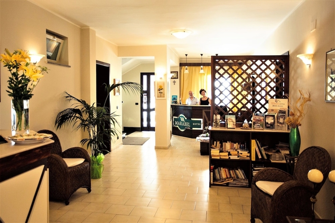 Imagen de los interiores del Hotel Marabel. Foto 18
