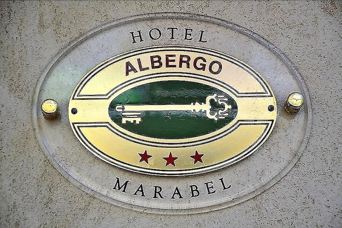 Imagen de los interiores del Hotel Marabel. Foto 19