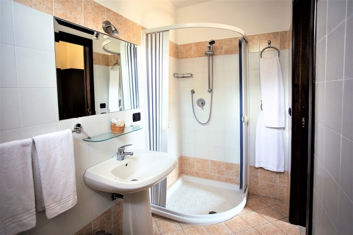 Imagen de la habitación del Hotel Marabel. Foto 15