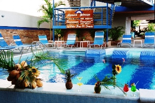 Imagen de la piscina del Hotel Maracaibo Suites. Foto 6