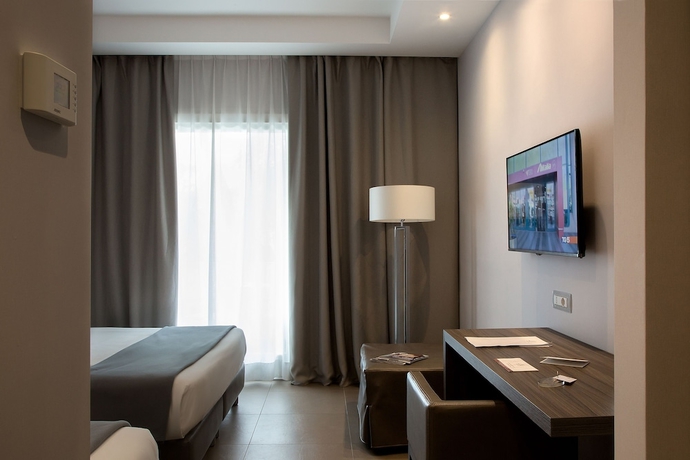 Imagen de la habitación del Hotel Marad. Foto 14