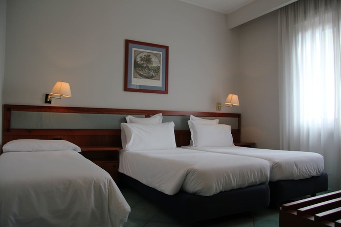 Imagen de la habitación del Hotel Marad. Foto 17