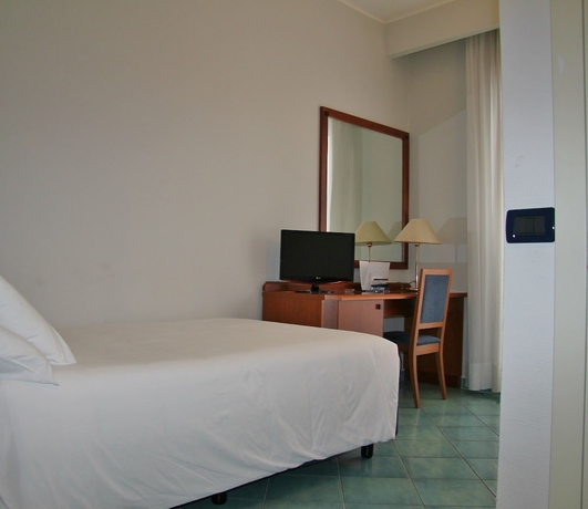 Imagen de la habitación del Hotel Marad. Foto 18