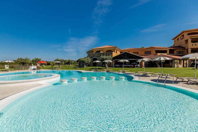 Imagen de la piscina del Hotel Marana. Foto 20