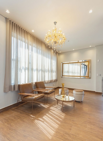 Imagen de los interiores del Hotel Maranatha Su&iacute;tes. Foto 15