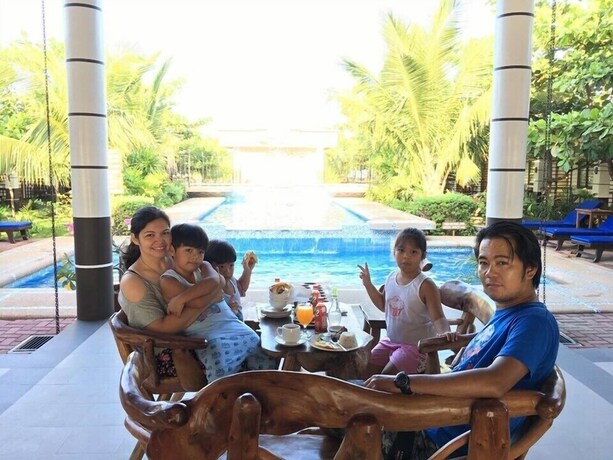 Imagen del bar/restaurante del Hotel Marand Beach Resort. Foto 14