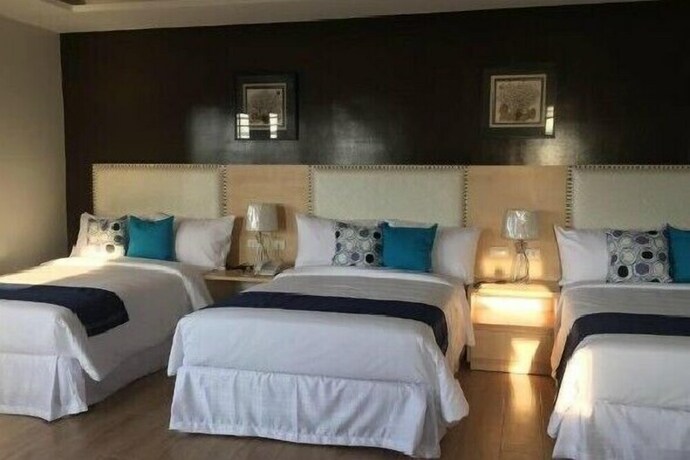 Imagen de la habitación del Hotel Marand Beach Resort. Foto 32