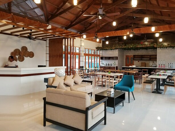 Imagen de los interiores del Hotel Marand Beach Resort. Foto 39