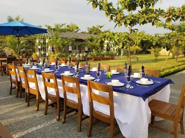 Imagen de los exteriores del Hotel Marand Beach Resort. Foto 35