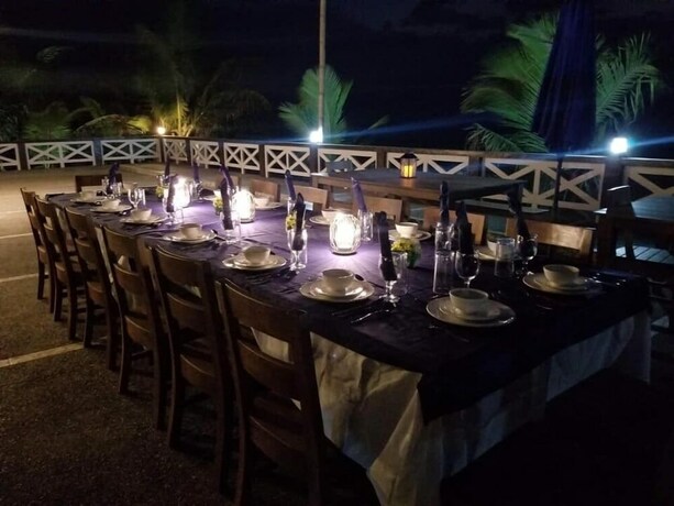 Imagen de los exteriores del Hotel Marand Beach Resort. Foto 36