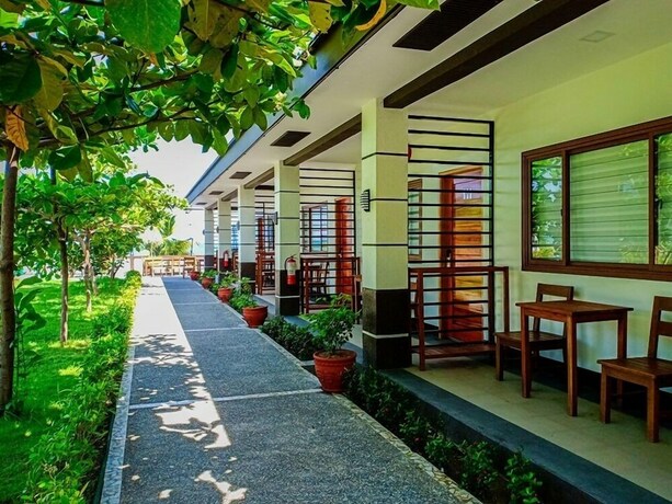 Imagen de los exteriores del Hotel Marand Beach Resort. Foto 37