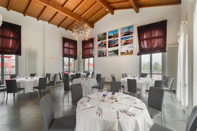 Imagen del bar/restaurante del Hotel Maranello Village. Foto 3