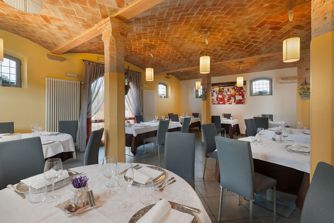 Imagen del bar/restaurante del Hotel Maranello Village. Foto 4