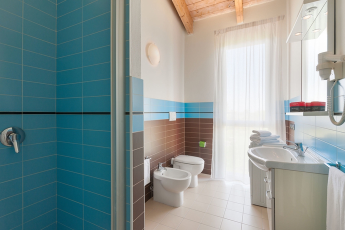 Imagen de la habitación del Hotel Maranello Village. Foto 8