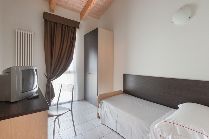 Imagen de la habitación del Hotel Maranello Village. Foto 9