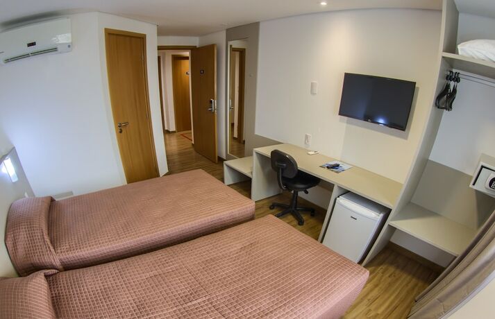 Imagen de la habitación del Hotel Marante Executive. Foto 22