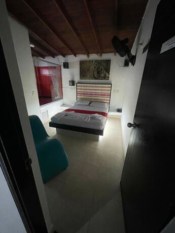 Imagen de la habitación del Hotel Marat suite. Foto 4