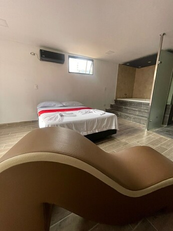 Imagen de la habitación del Hotel Marat suite. Foto 5