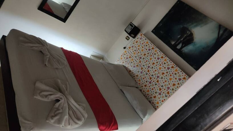 Imagen de la habitación del Hotel Marat suite. Foto 7