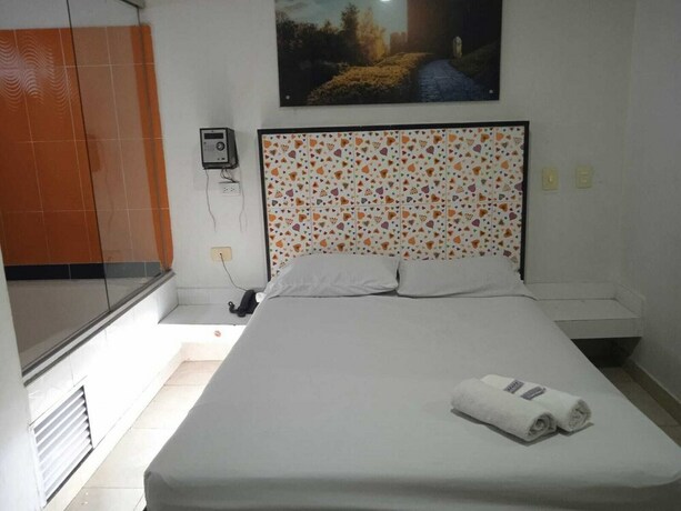 Imagen de la habitación del Hotel Marat suite. Foto 8