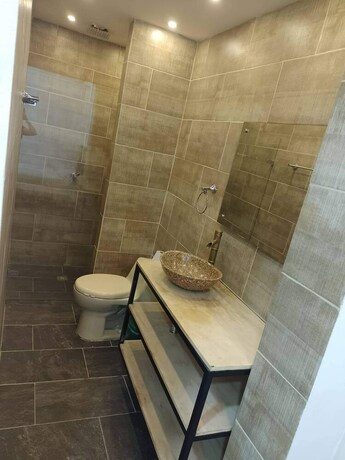 Imagen de la habitación del Hotel Marat suite. Foto 10