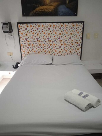 Imagen de la habitación del Hotel Marat suite. Foto 11