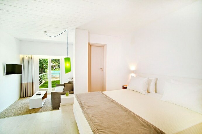 Imagen general del Hotel Marathon Beach Resort. Foto 7