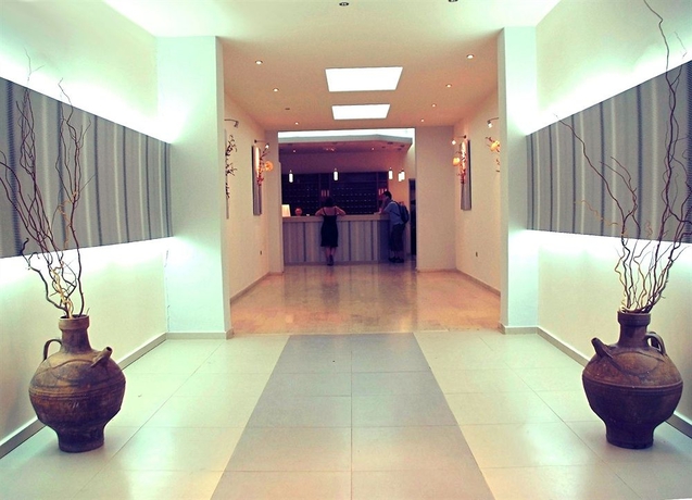 Imagen de los interiores del Hotel Marathon. Foto 8