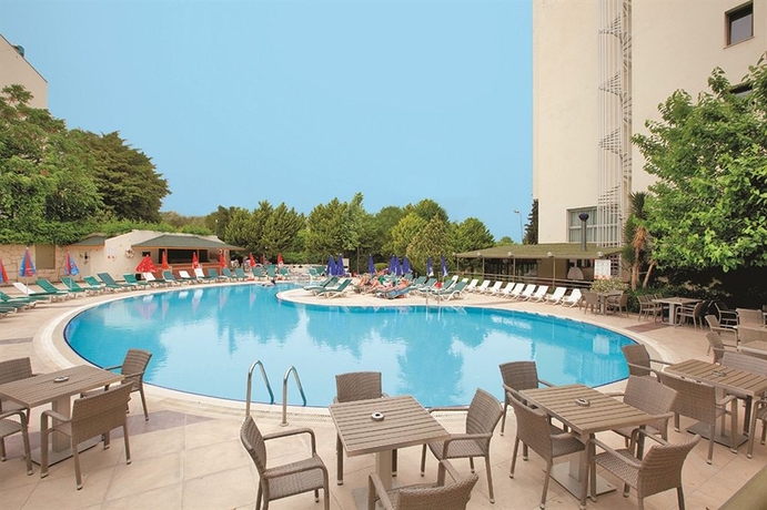 Imagen de la piscina del Hotel Marbel By Palm Wings. Foto 14