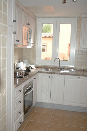 Imagen de la habitación del Hotel Marbella Beach Resort At Club Playa Real. Foto 5