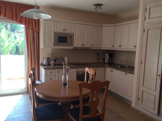 Imagen de la habitación del Hotel Marbella Beach Resort At Club Playa Real. Foto 7