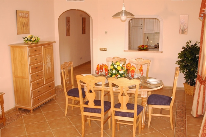 Imagen de la habitación del Hotel Marbella Beach Resort At Club Playa Real. Foto 10