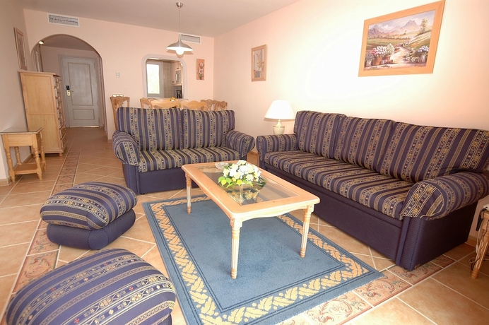 Imagen de la habitación del Hotel Marbella Beach Resort At Club Playa Real. Foto 11