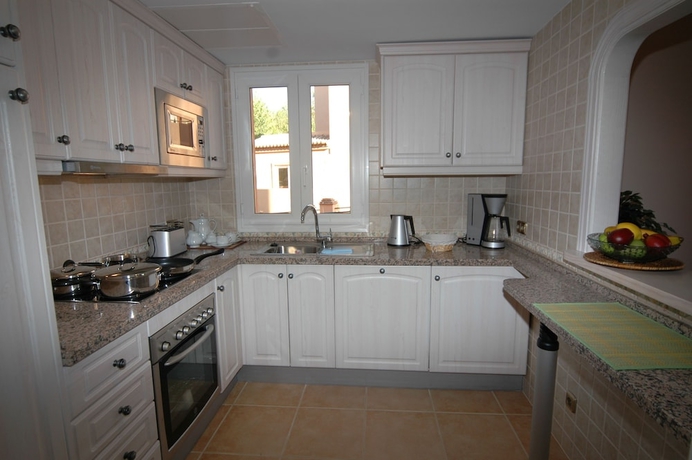 Imagen de la habitación del Hotel Marbella Beach Resort At Club Playa Real. Foto 14