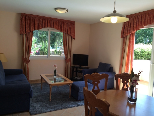 Imagen de la habitación del Hotel Marbella Beach Resort At Club Playa Real. Foto 16